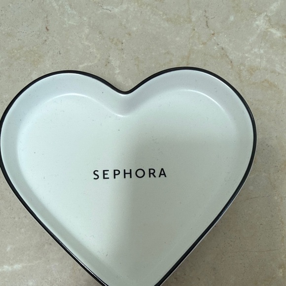Sephora Accessories - Sephora White Heart Dish with Black Trim